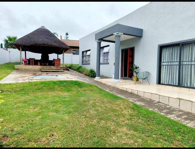 4 BEDROOM HOUSE FOR SALE IN HEUWELOORD